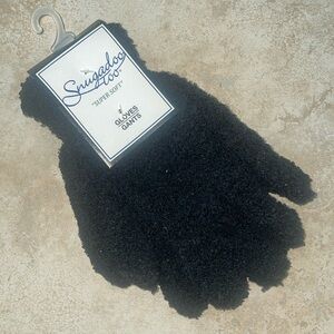 FREE nwt Super Soft Shaggy Black Gloves Women's Size Small​